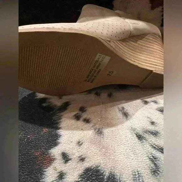 Dolce Vita DV Gerdy Booties Ankle Boots Wedge Heel Beige Size 7.5 & 7 NEW - Picture 4 of 8